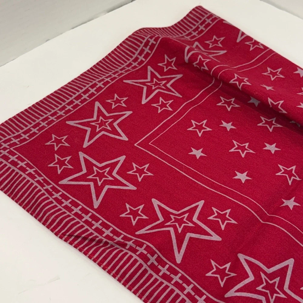 ⭐ Preloved Red Star Print Cotton Bandana – Classic Americana Charm ⭐